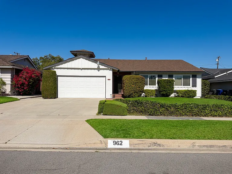 962 N Calmgrove Ave — Photo 40