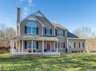 4 Keystone Ct, Smithtown, NY 11787