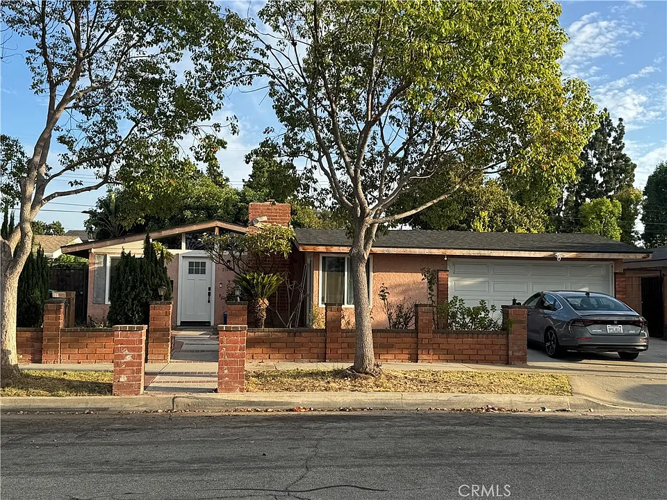 2128 W Larkspur Dr