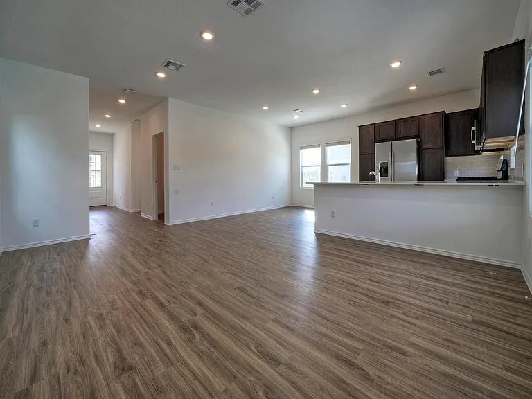 1317 Linwood St — Photo 9