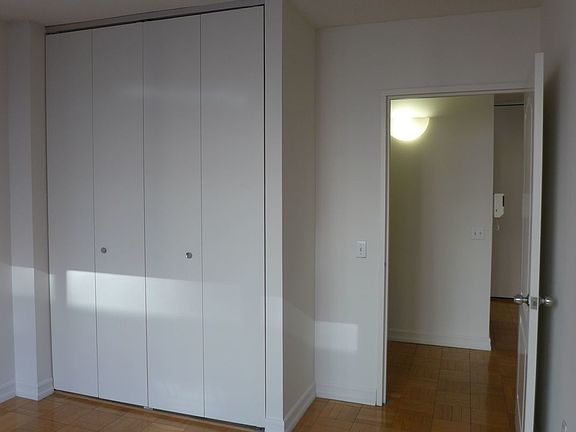 5th image of 321 W 54th St APT 502