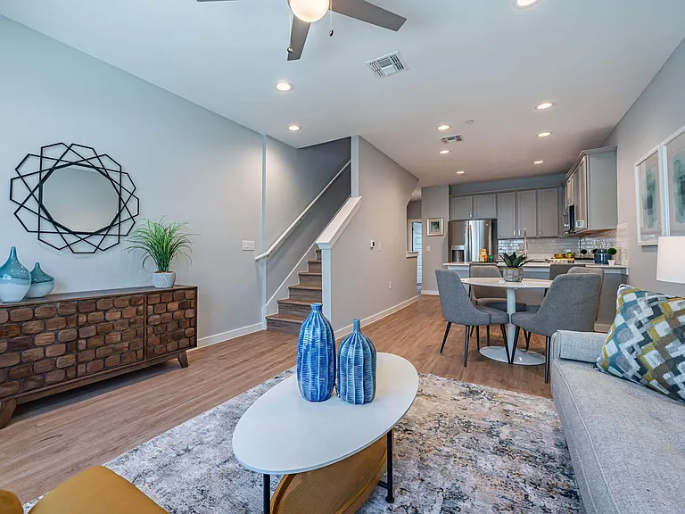 Villae ATX Luxury Rental Townhomes — Photo 6