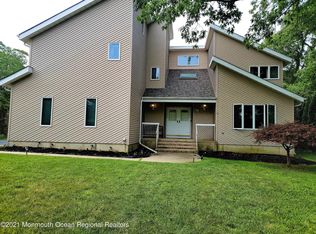 28 Musket Ln, Eatontown, NJ 07724