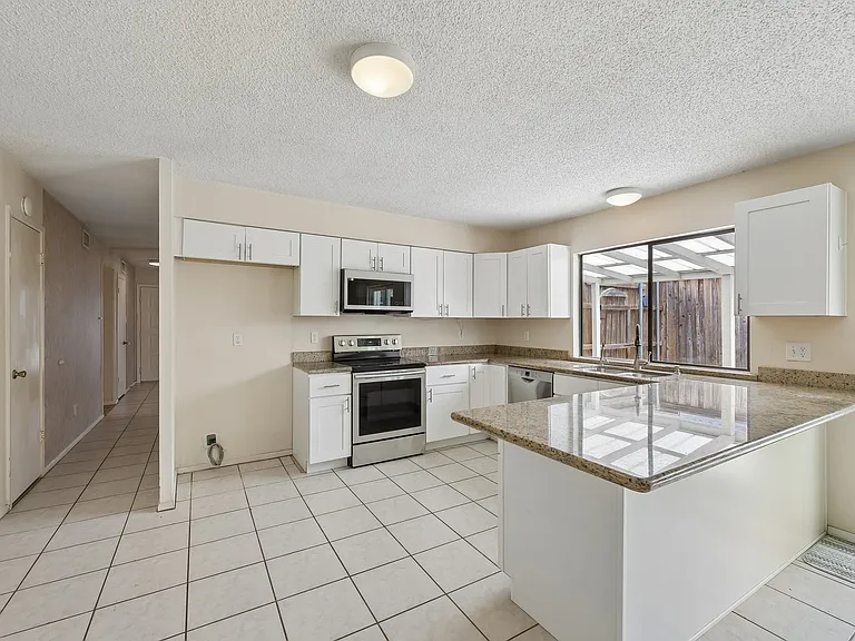 2604 Winding Creek Dr — Photo 11