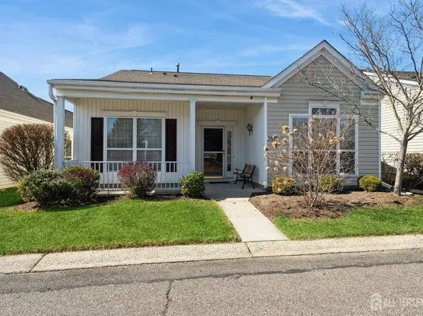 586 Skylark Dr, Monroe Township, NJ 08831