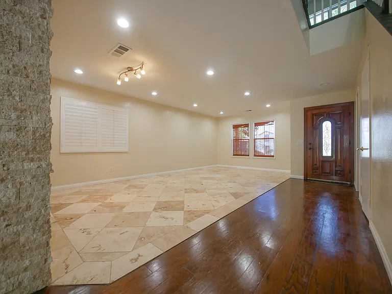 3476 Hawthorne Dr — Photo 4