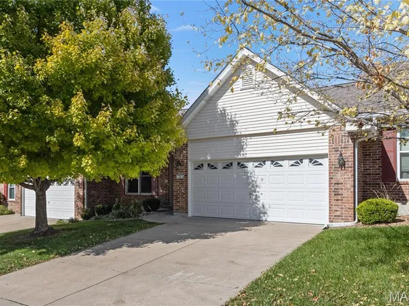 28 Country Bluff Ct, Saint Charles, MO 63301