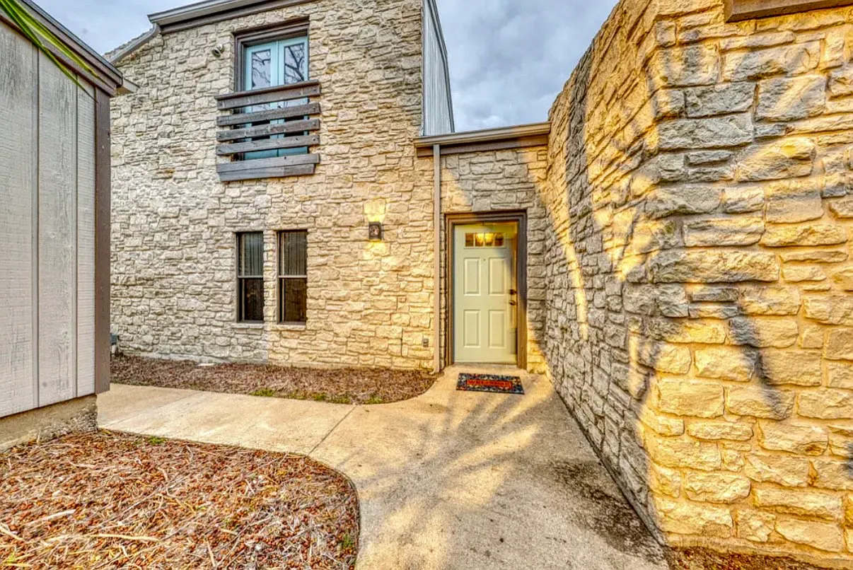 2 bed, 1629 sqft, $7,000 — Photo 3