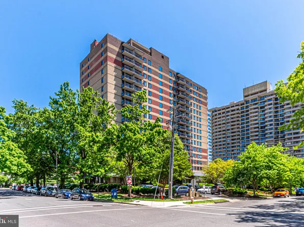 801 N Pitt St APT 416, Alexandria, VA 22314