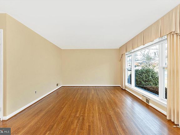 5th image of 11802 Pittson Rd