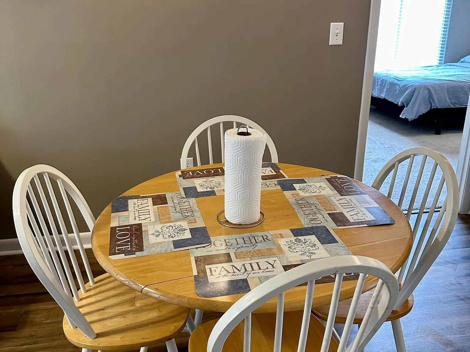4 bed, 1200 sqft, $3,560 — Photo 4