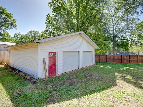 3rd image of 311 Longview Ter