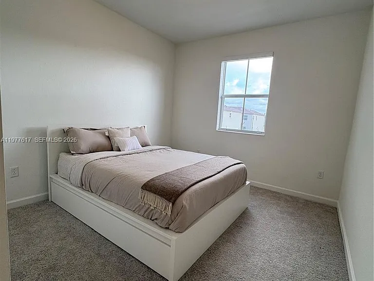 2409 SE 28th St #2409 — Photo 2