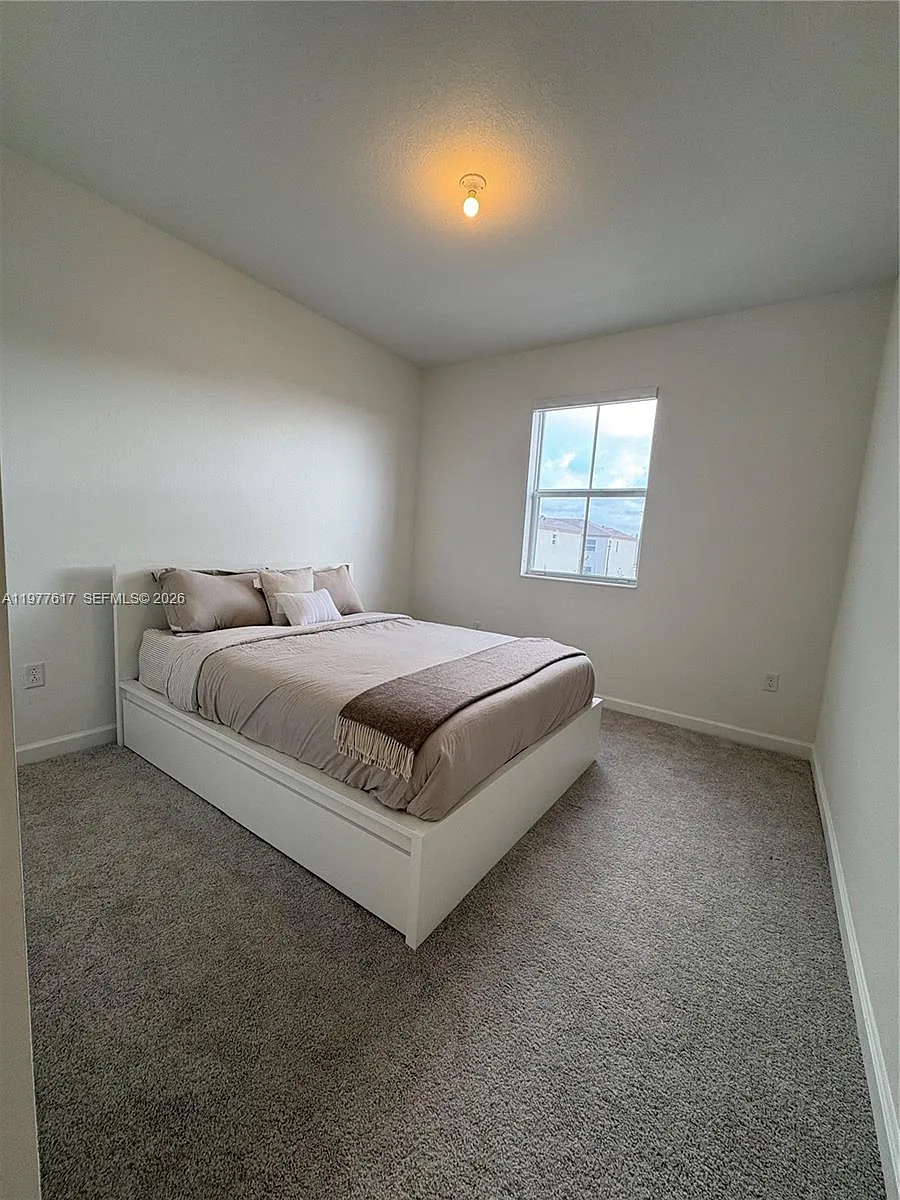 Building Photo - 2409 SE 28th St #2409