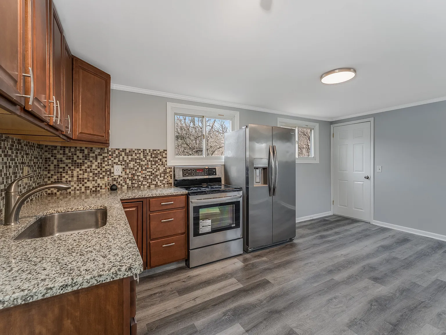 3 bed, 1200 sqft, $2,200 — Photo 3