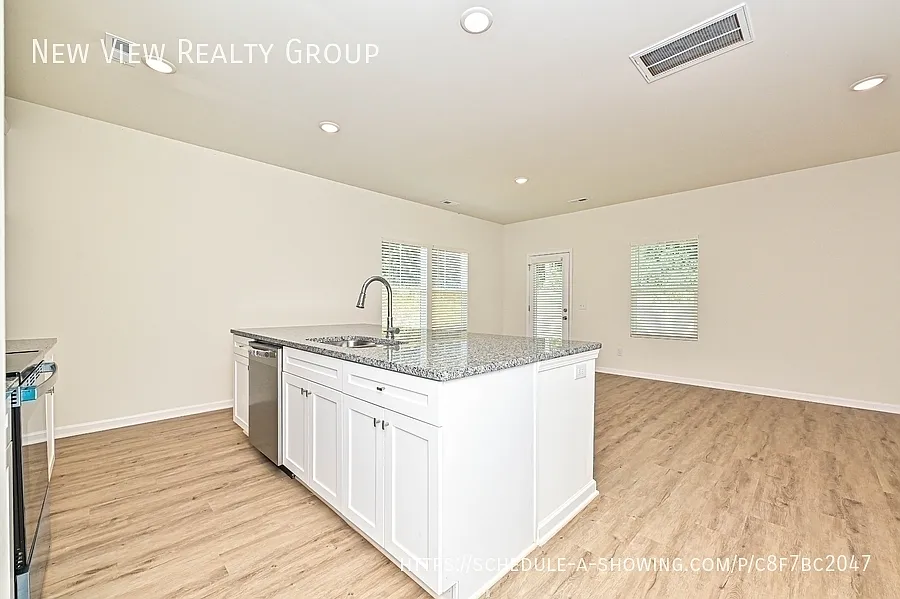 3 bed, 2.5 bath, 1510 sqft, $1,495 — Photo 2