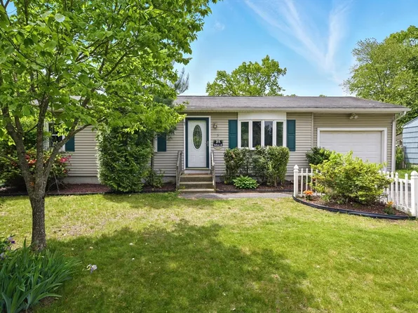 5 Blueberry Hill St, Springfield, MA 01128