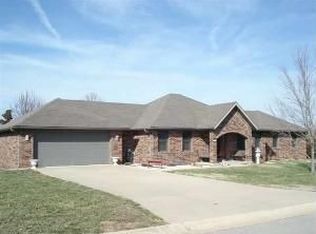 831 Cherry Hills Ln, Lebanon, MO 65536
