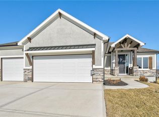 1108 NW Aspen Ct, Grain Valley, MO 64029