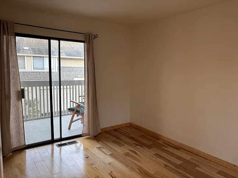 823 Phoenix Ln — Photo 9