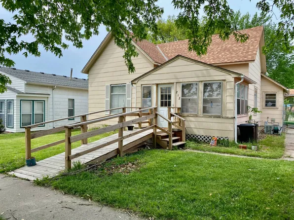 212 W 4th St, Cameron, MO 64429