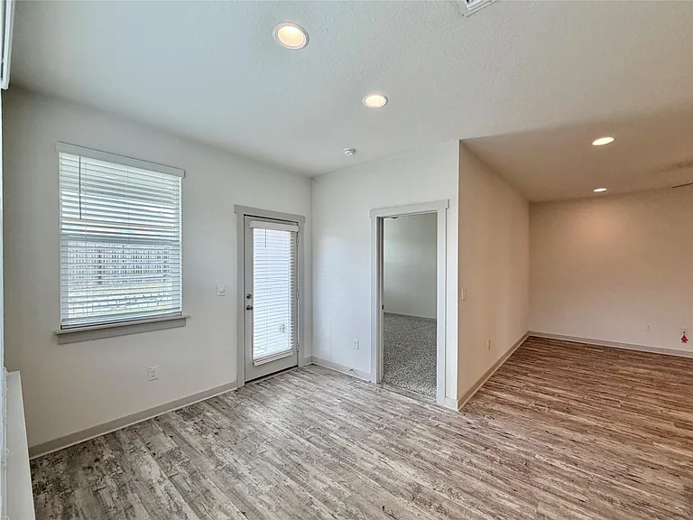 10214 Norshire Ln — Photo 9