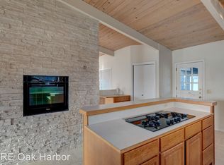 1580 SE Pioneer Way, Oak Harbor, WA 98277