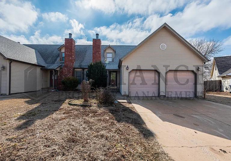 1417 S Goebel Cir — Photo 3
