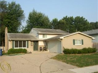 7627 N Venoy Rd, Westland, MI 48185