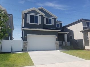 979 W McKenna Rd, Bluffdale, UT 84065