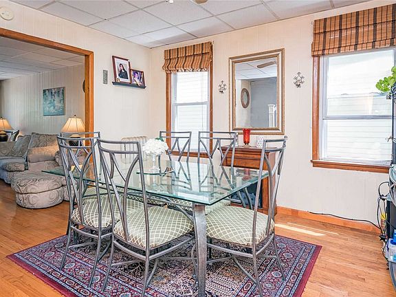 4th image of 6144 Booth St