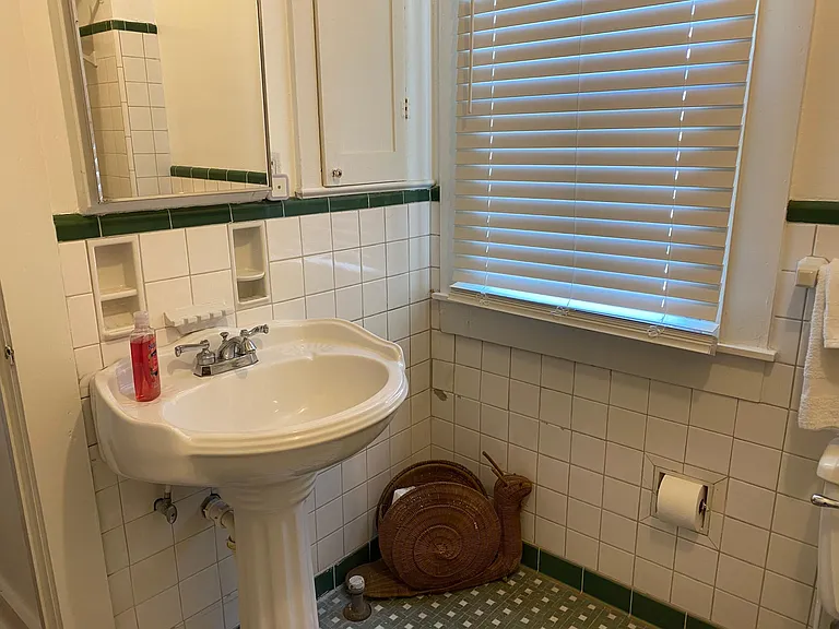 422C W New York Ave — Photo 11