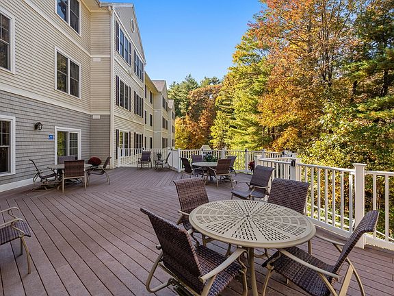 4th image of 7 Crescent Way Unit 319