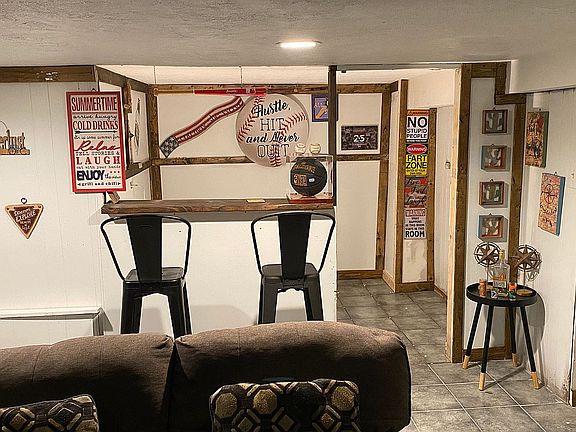 Bar man cave 