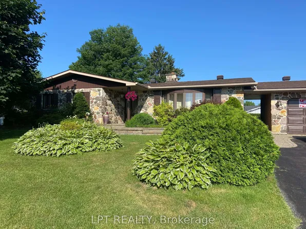 10 Orchard St, Champlain, ON K6A 2V7