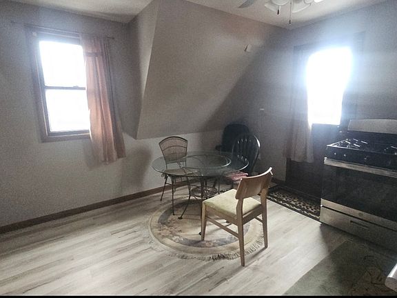 5th image of 1312 Grove Ave