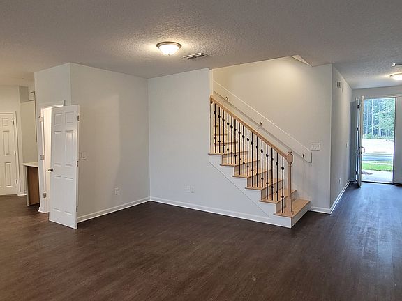 4th image of 985 Laurel Valley Dr #1