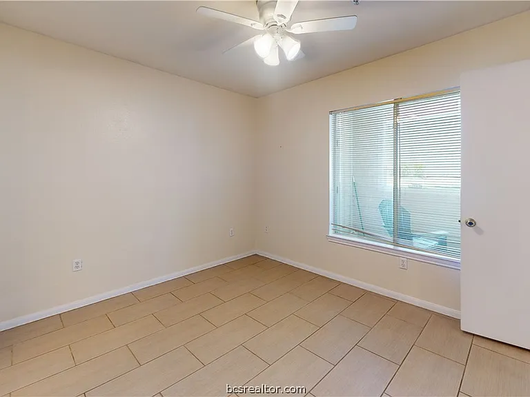 529 Sw Pkwy #102 — Photo 24