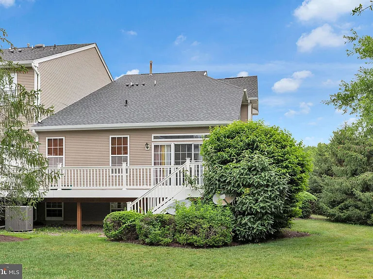 16 Cardiff Ct — Photo 46