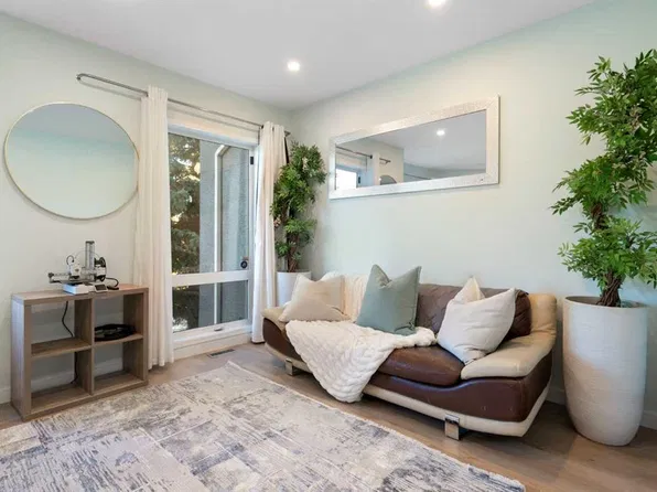 2031 N 26th Ave SW #1, Calgary, AB T2T 1E5