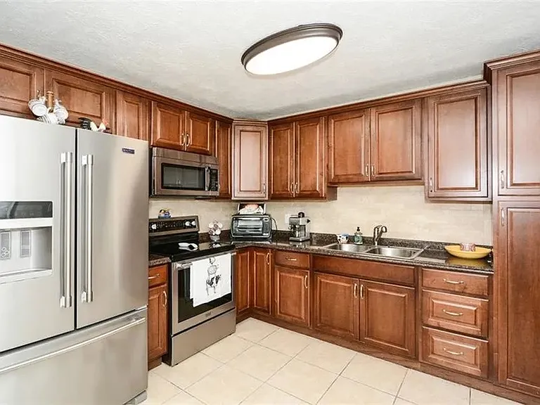5909 Albert Pl — Photo 2