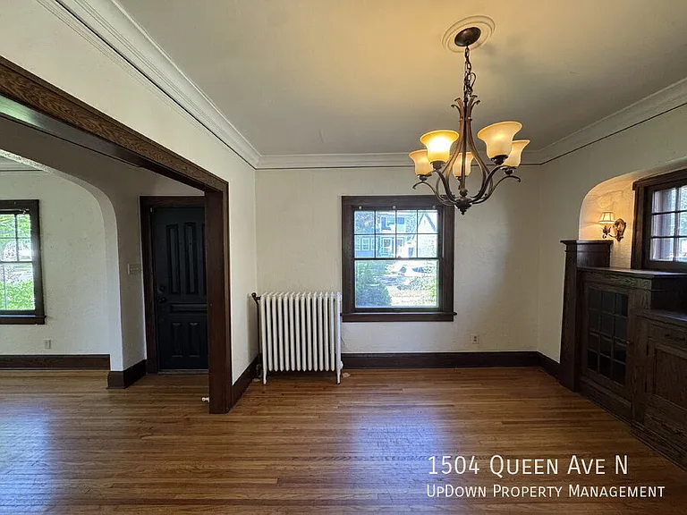 1504 Queen Ave N — Photo 6