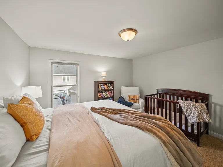 10599 Geist View Dr — Photo 36