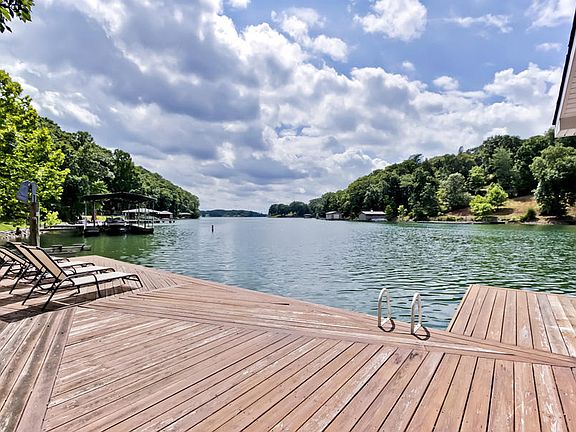 2nd image of 716 Twin Cove Dr