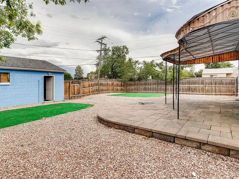 3400 Dexter St — Photo 4