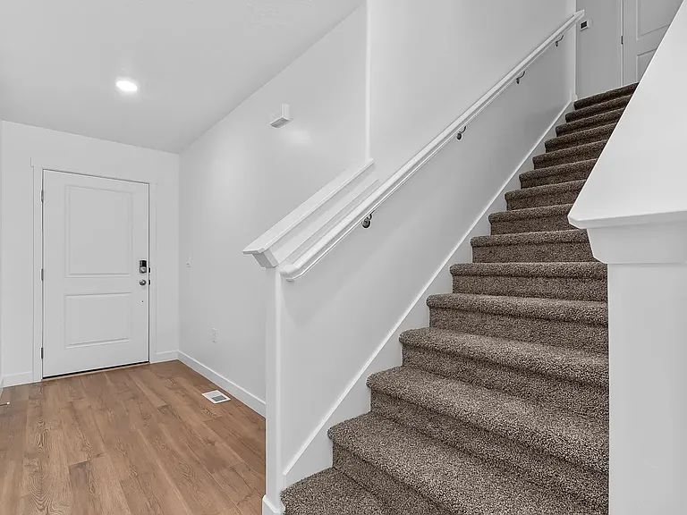 1907 E 640 N — Photo 4