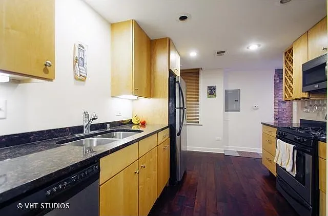 1125 W Farwell Ave — Photo 2