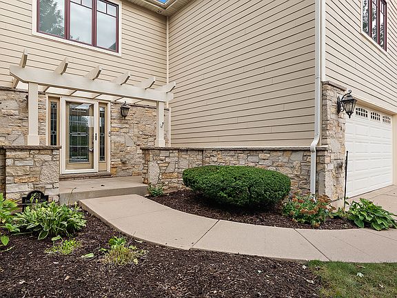 3rd image of 9362 Arrowhead Cir