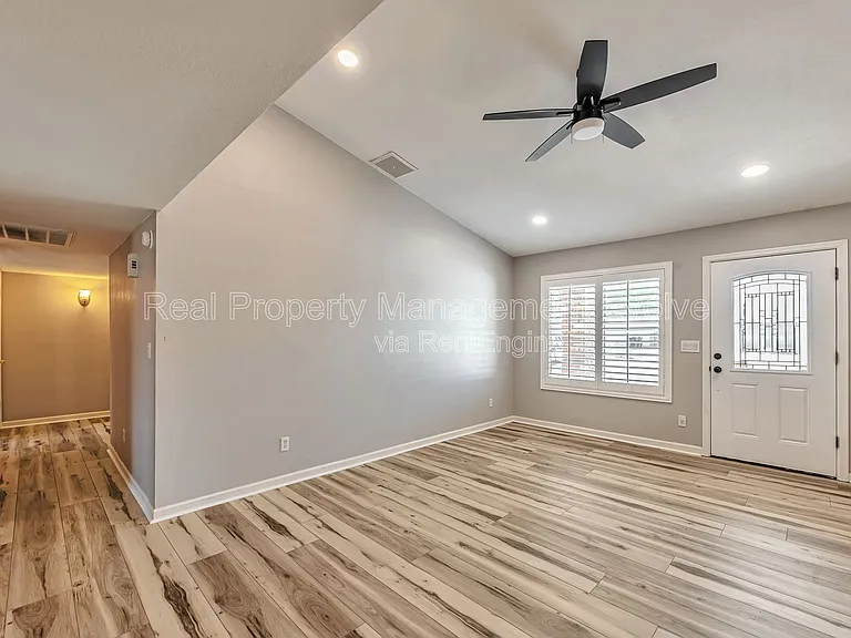 6502 E Grandview Dr — Photo 2