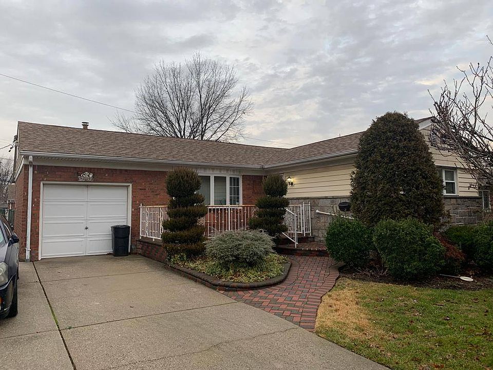 1st image of 2250 Renfrew Ave